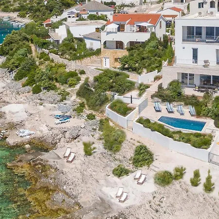 Nyaraló Karolina Sevid